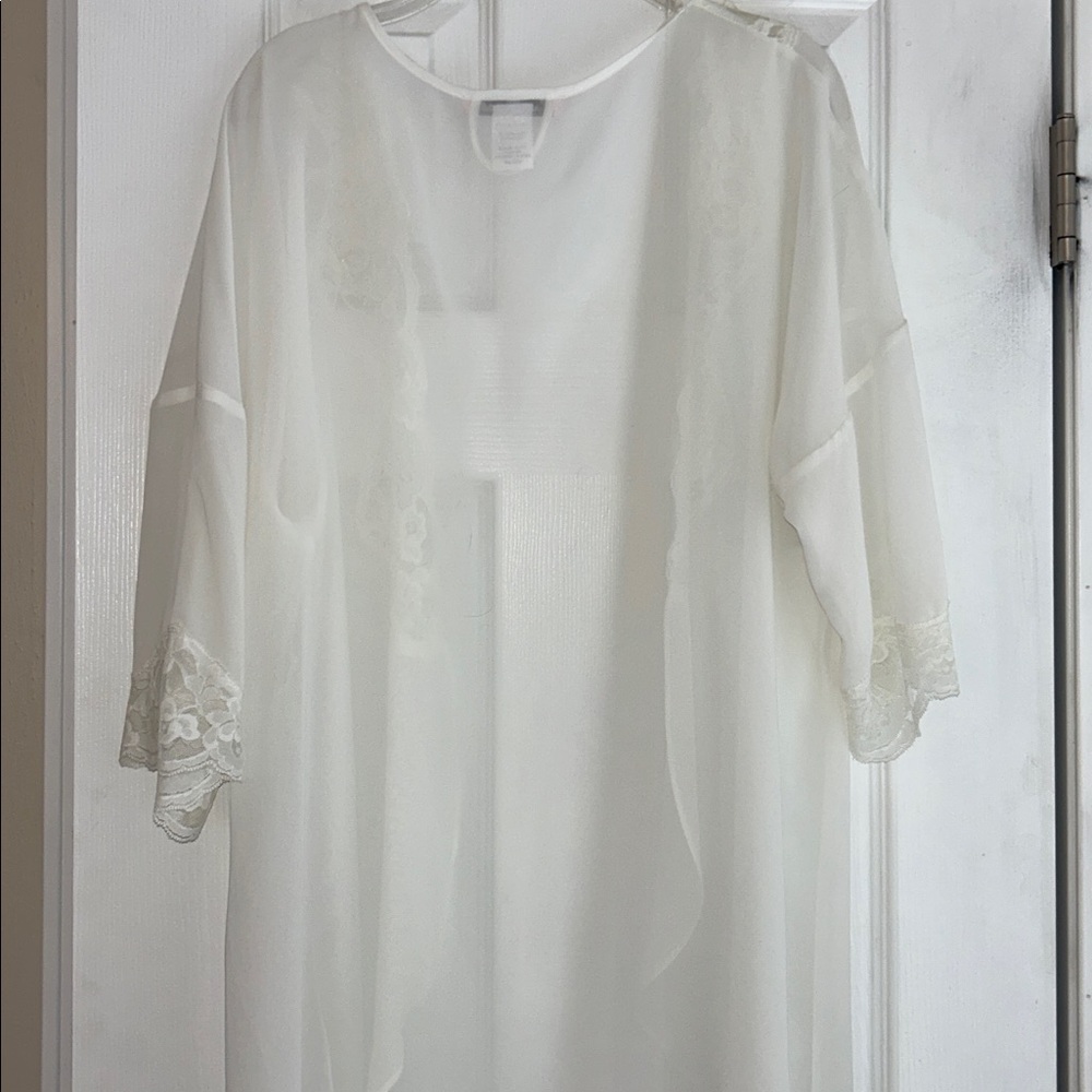 Elegant White Lace Women's Bridal Nightgown & Robe Set - Picture 10 of 10